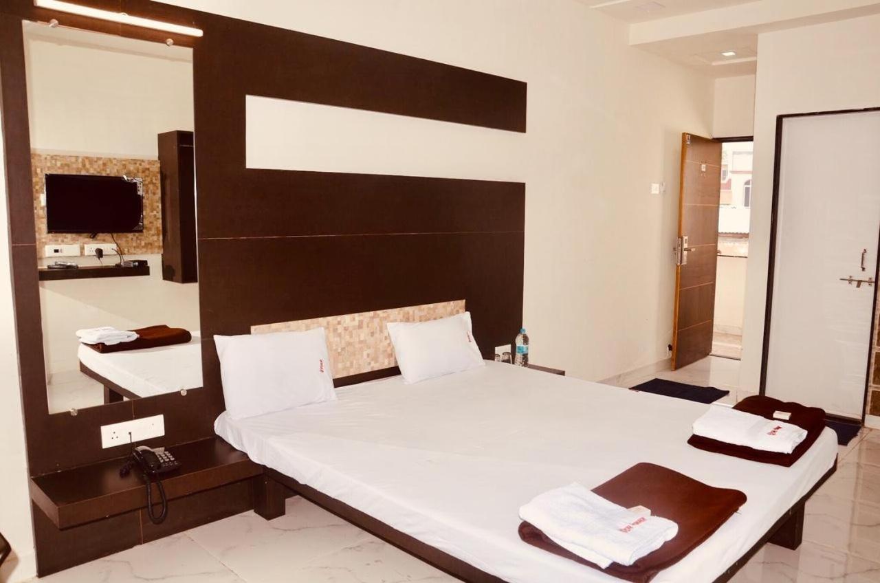 Hotel Mangalam Kurandvad Luaran gambar