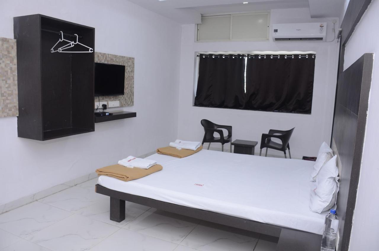 Hotel Mangalam Kurandvad Luaran gambar