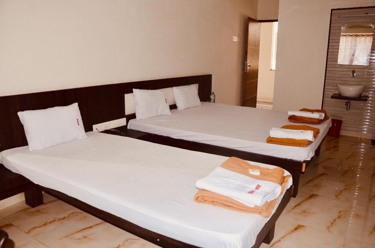 Hotel Mangalam Kurandvad Luaran gambar