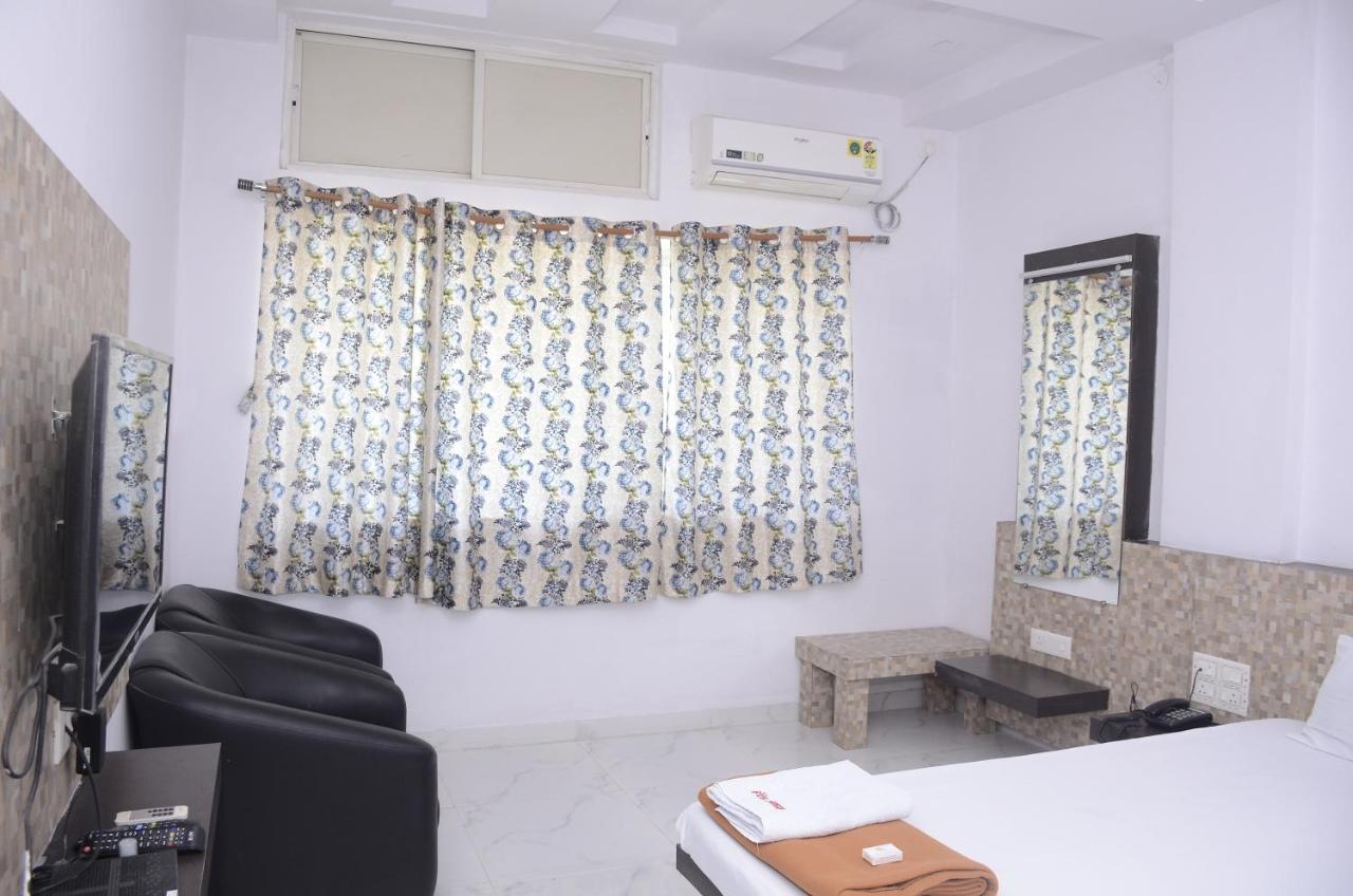 Hotel Mangalam Kurandvad Luaran gambar