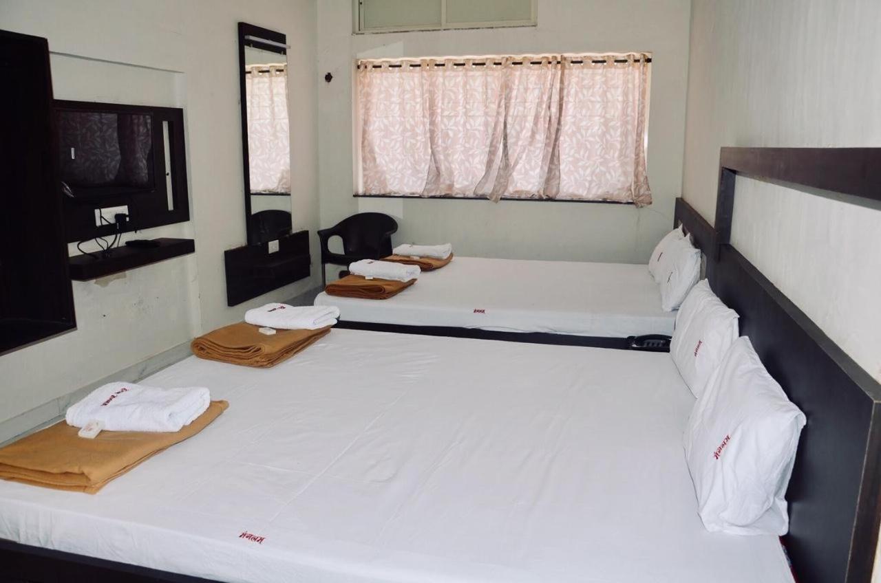 Hotel Mangalam Kurandvad Luaran gambar