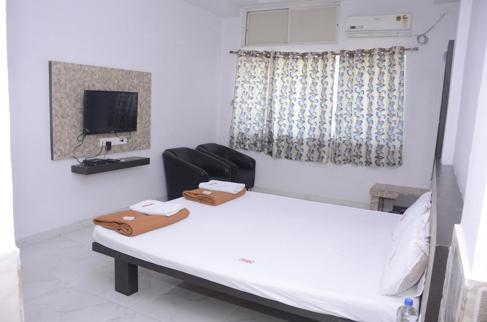 Hotel Mangalam Kurandvad Luaran gambar